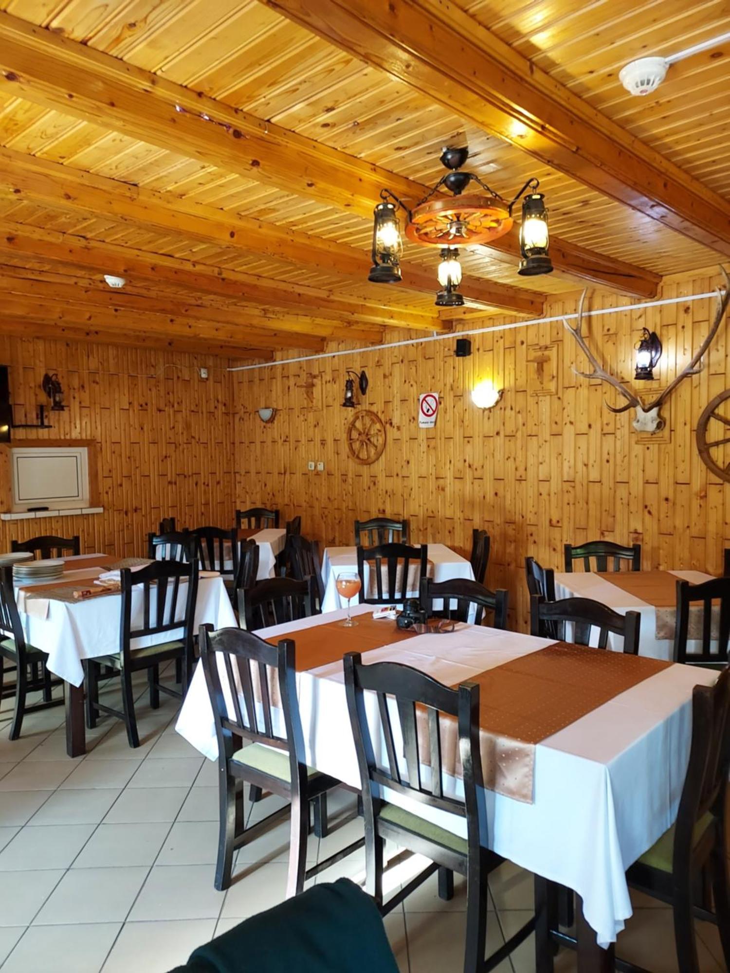 Pensiunea La Taverna Traisteni Экстерьер фото