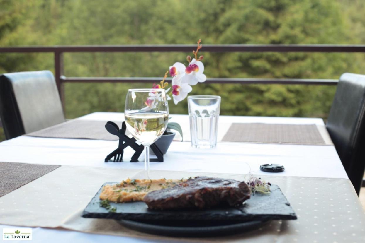 Pensiunea La Taverna Traisteni Экстерьер фото